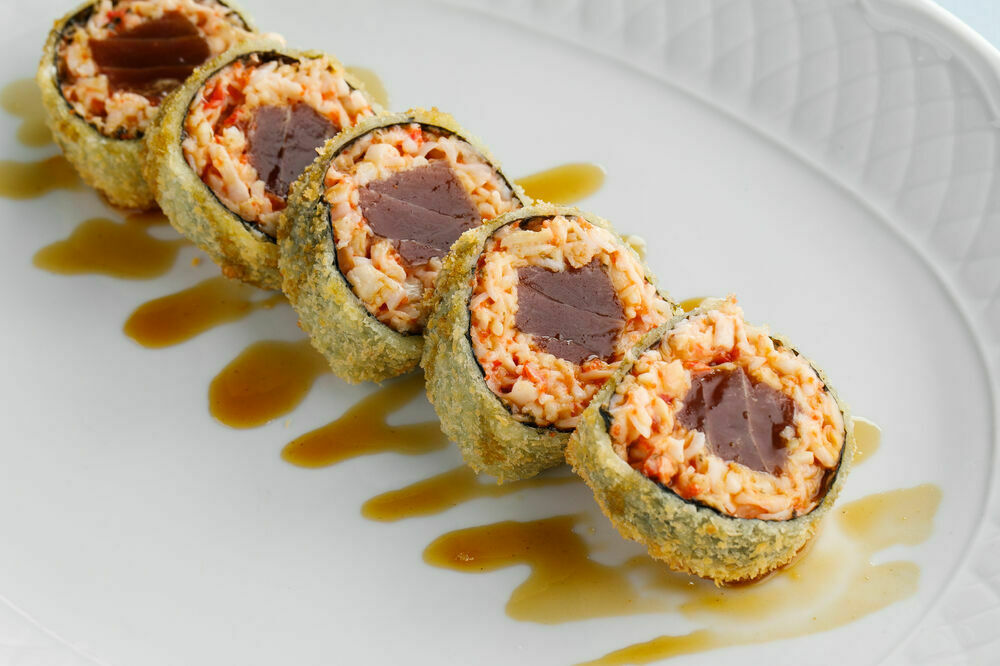 Warm roll with crab and tuna