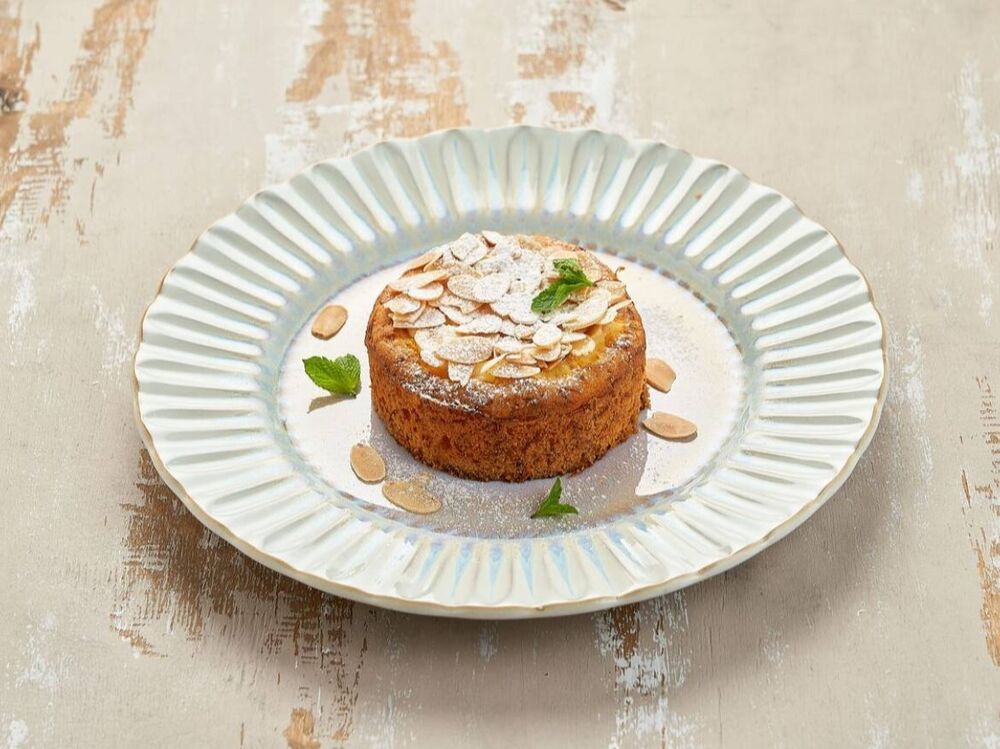 Almond and carrot cake