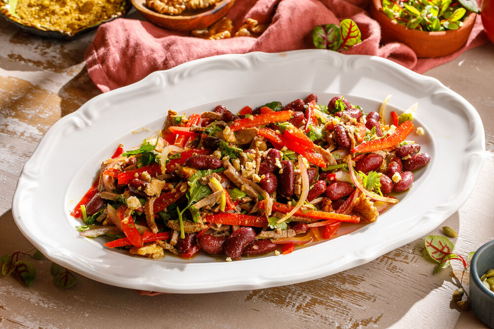 Tbilisi salad with beef, beans and walnuts