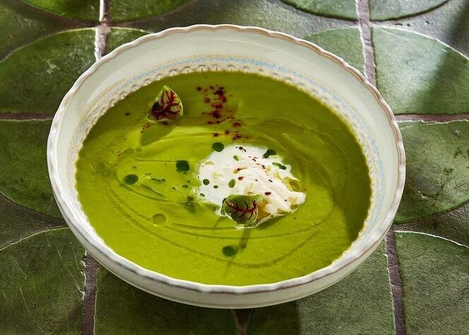 Cream of zucchini soup with stracciatella