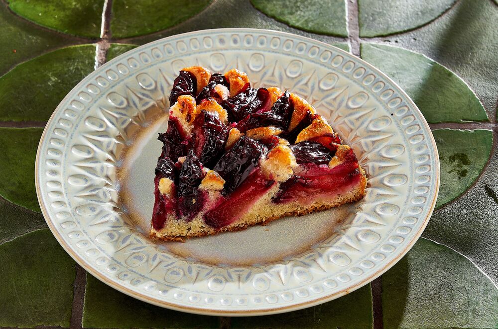 Plum pie