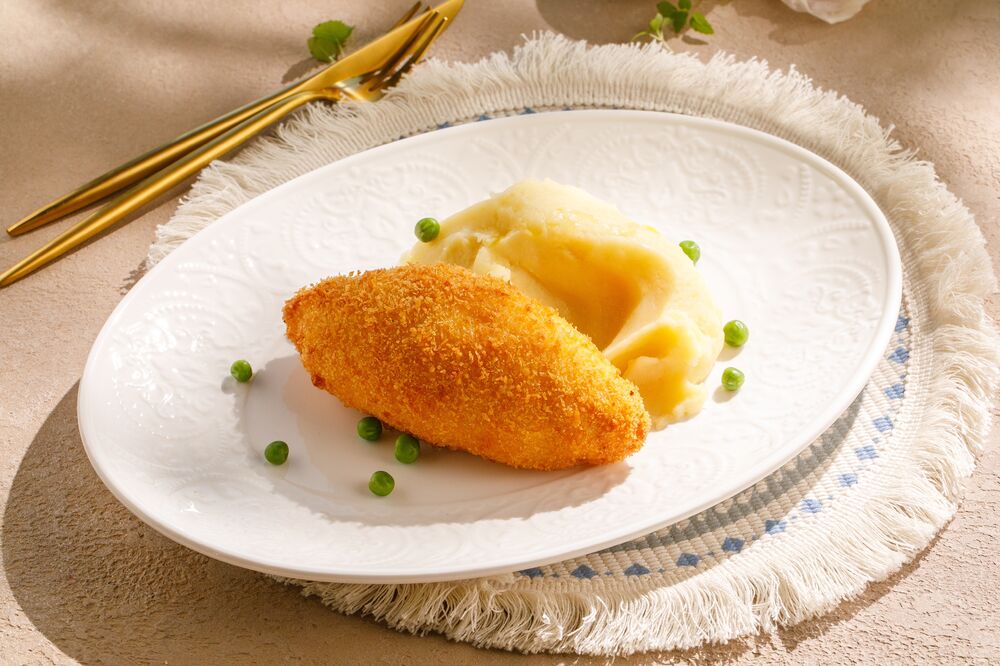  Crispy chicken cutlet with mashed potatoes