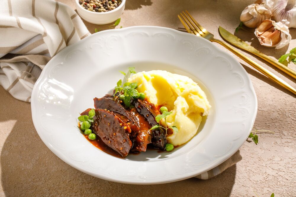 Stewed veal cheeks with puree