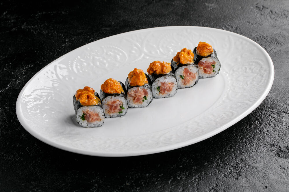 Spicy roll with tuna and sea urchin caviar