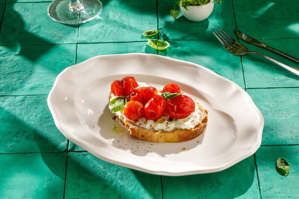 Bruschetta with cherry tomatoes