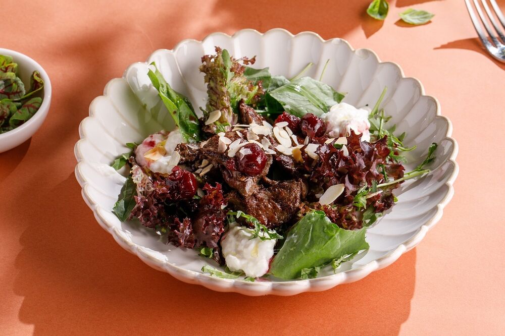  Salad with chicken liver and cherries