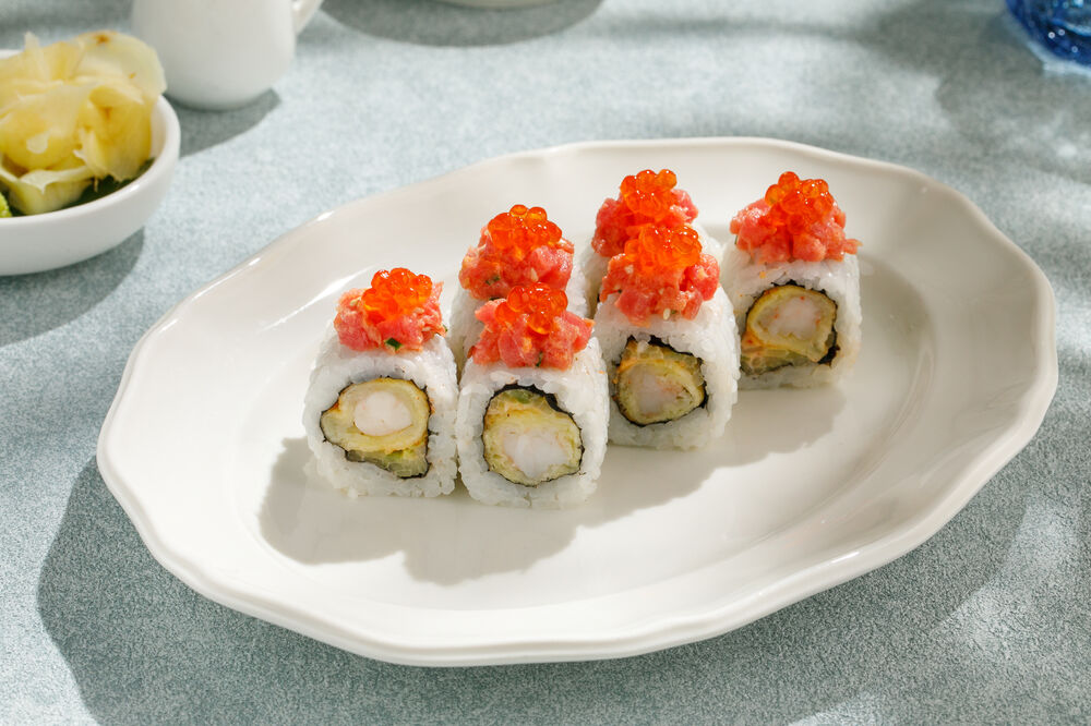 Roll with shrimp tempura and spicy tuna