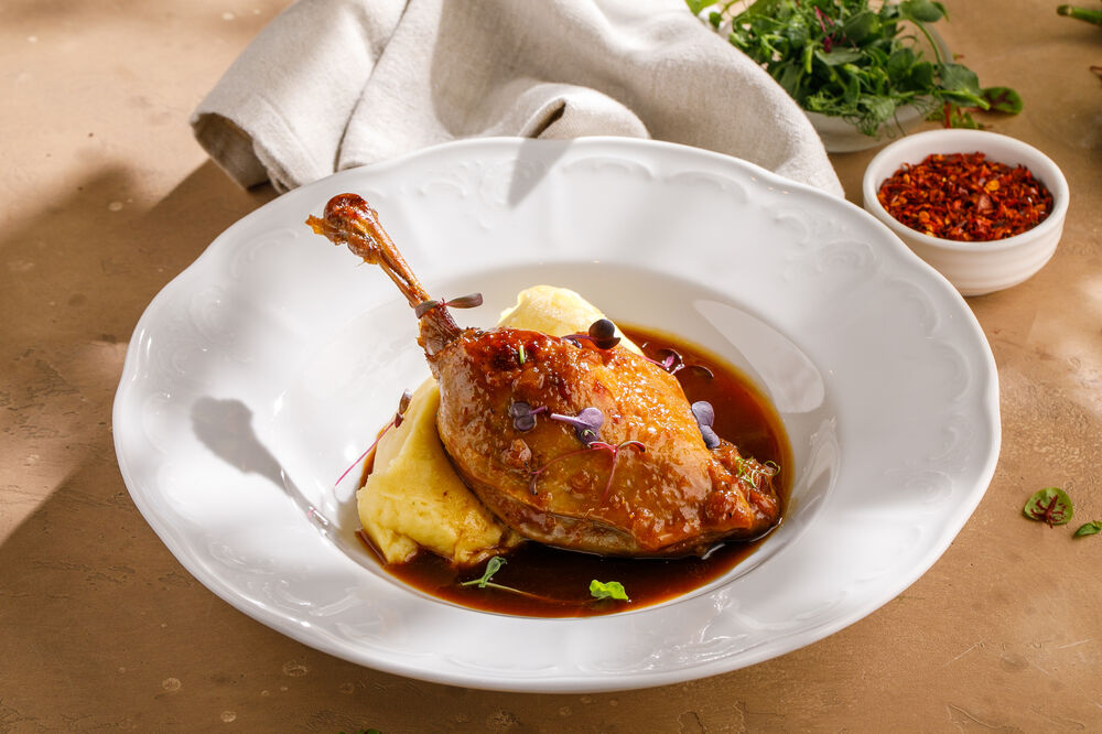 Duck confit with mashed potatoes