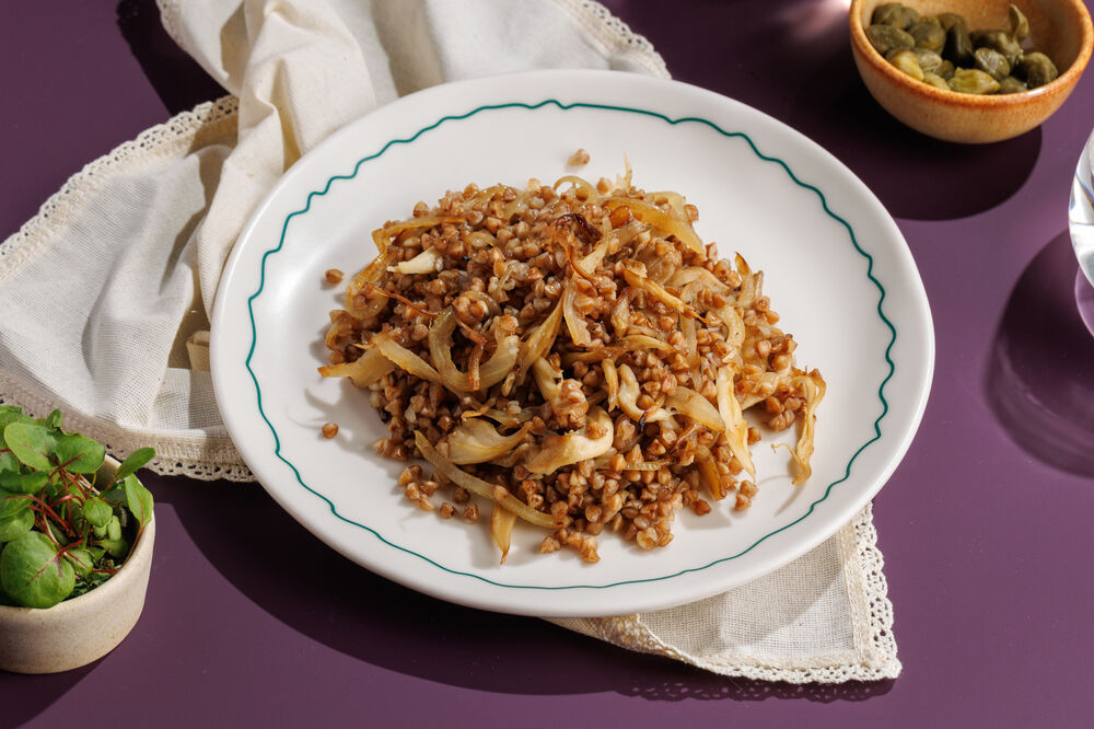 Buckwheat with mushrooms and fried onions