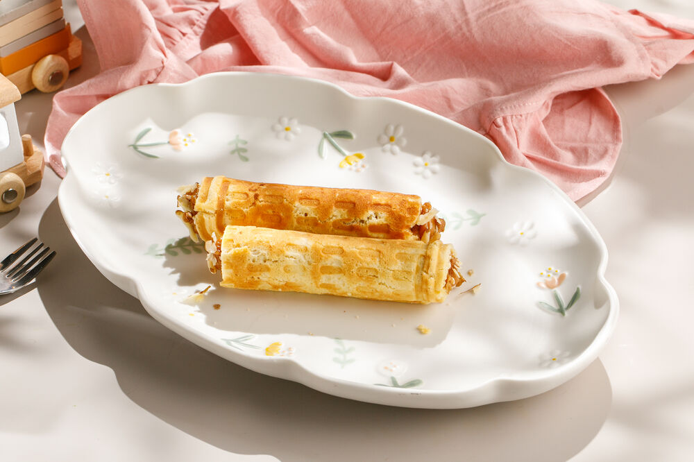 Children's dessert "Tubes with condensed milk"