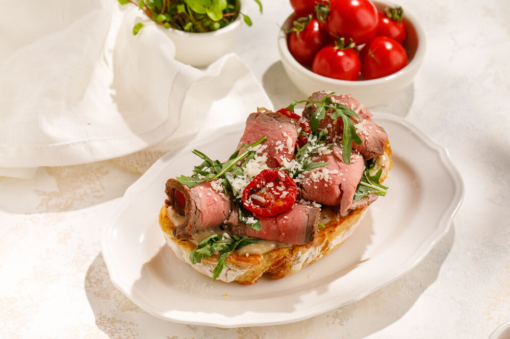  Bruschetta with roast beef