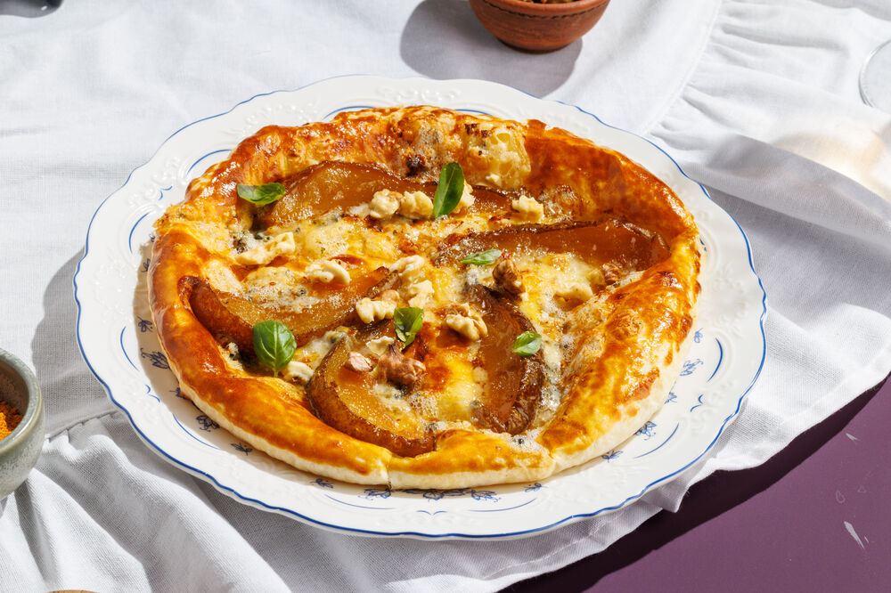 Penovani with pear and gorgonzola
