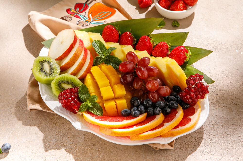 Assorted seasonal fruits with berries 1/2