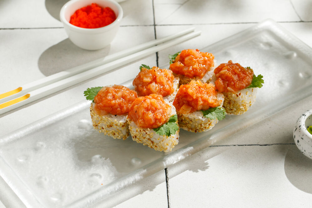 Kimchi roll with salmon