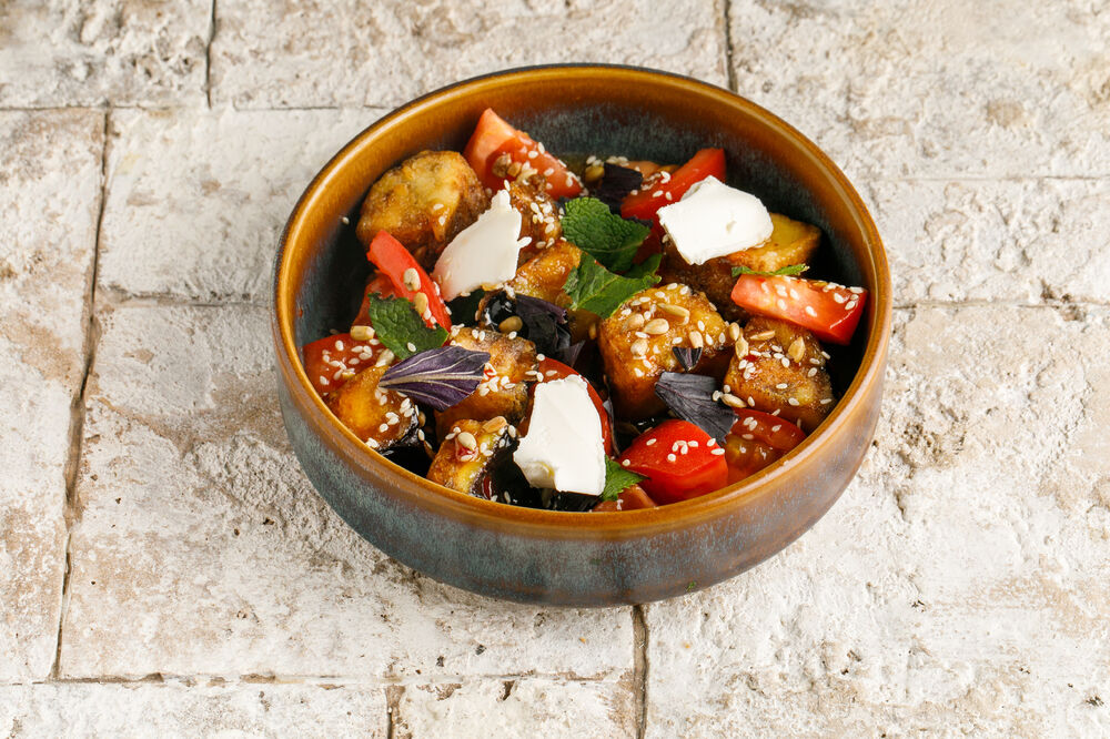 Salad with crispy eggplant