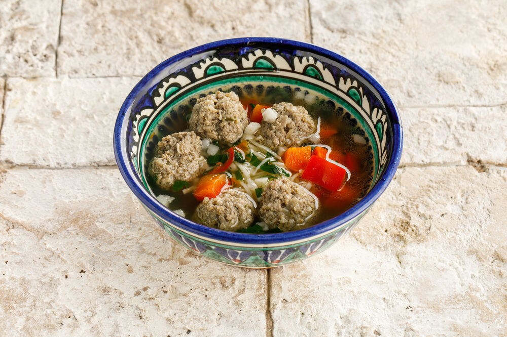 Soup with meatballs [suːp wɪð meatballs]