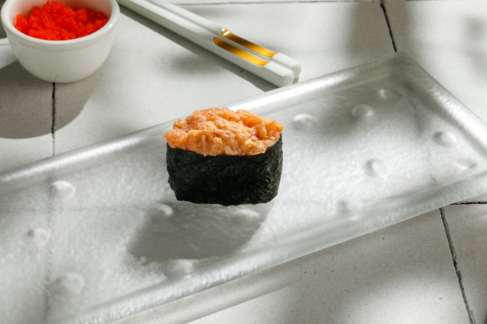 Sushi spicy salmon