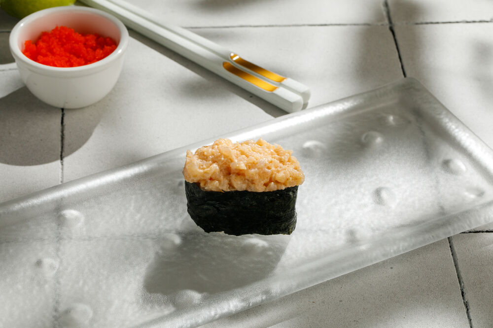 Sushi spicy scallop