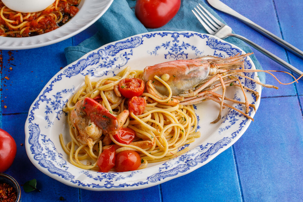 Linguini with shrimps
