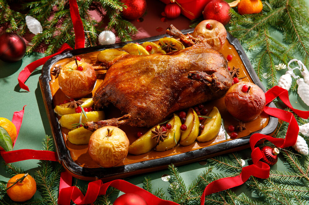 Baked duck with apples