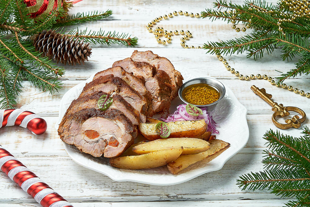 Pork roast with potatoes, pickled onions and mustard sauce