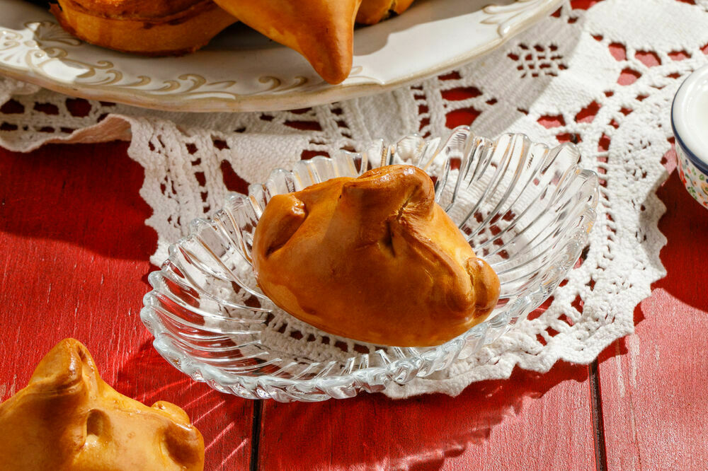 Pie with apple and lingonberry 1 pc