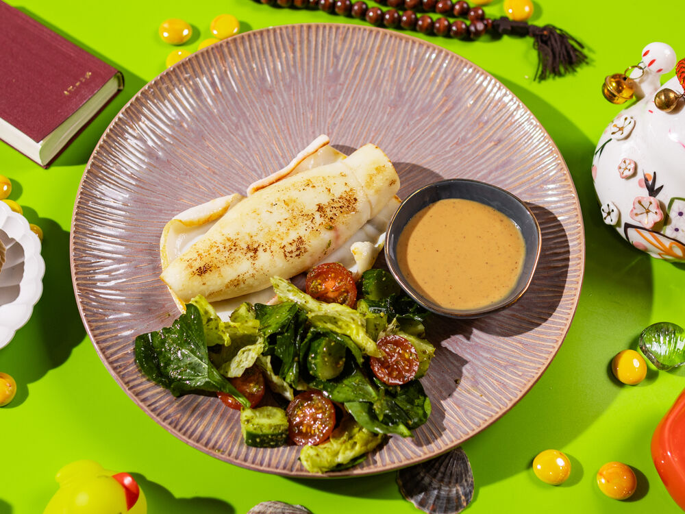 Grilled squid with fresh vegetables