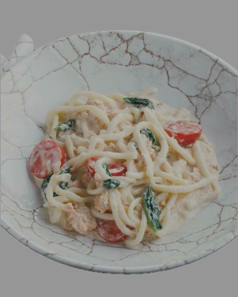  Pasta with salmon and spinach