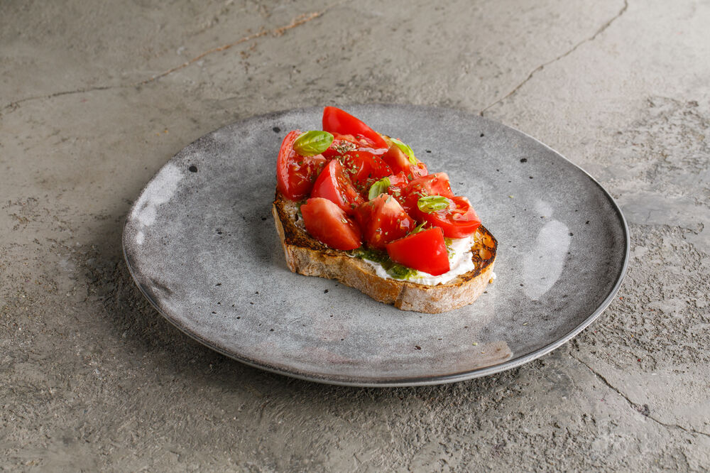 Bruschetta with tomatoes