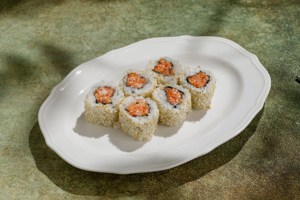 Spicy salmon roll