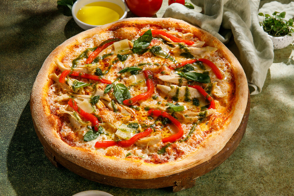 Pizza with chicken and pesto sauce