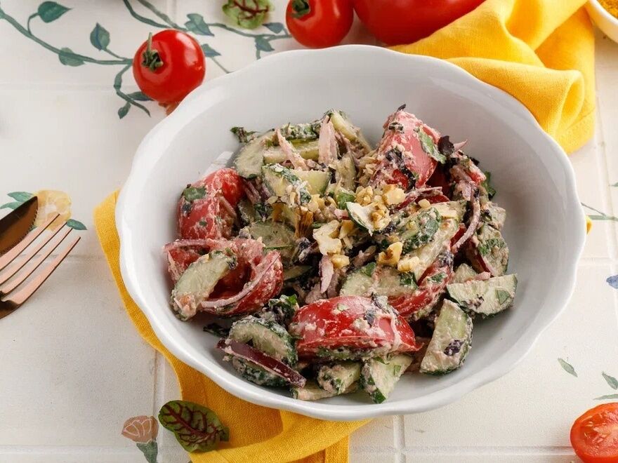 Салат по-грузински с орехами