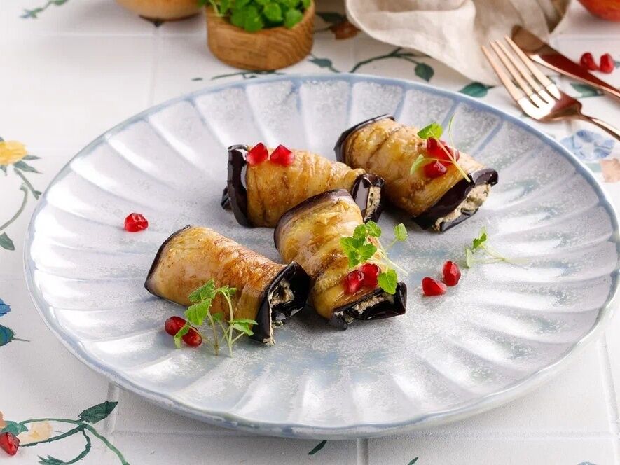Рулетики из баклажанов по-грузински
