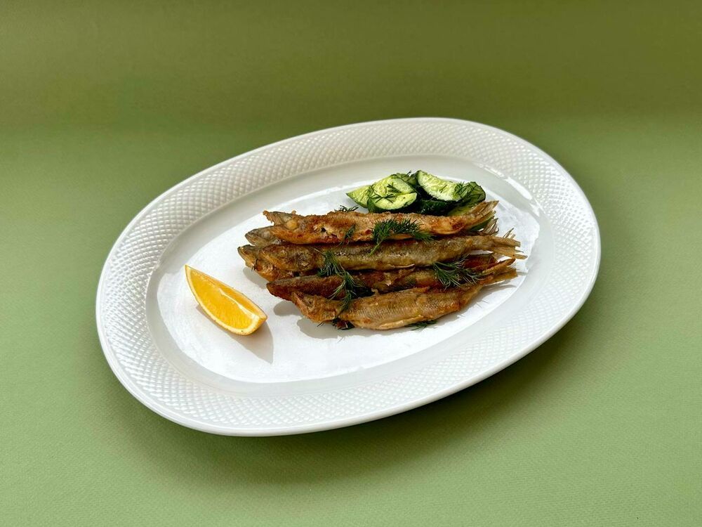 Fried smelt with chopped cucumbers