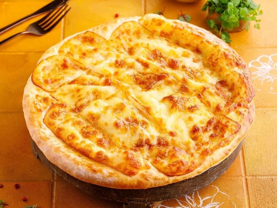 Хачапури с копченым сыром сулугуни