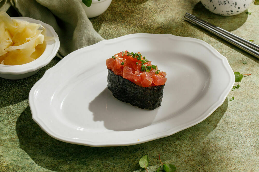Spicy sushi tuna