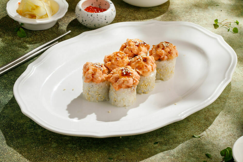 Baked roll with shrimp
