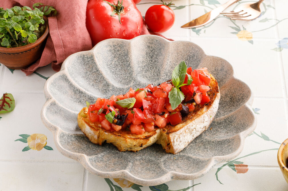 Брускетта с томатами