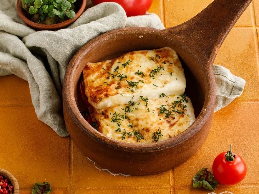 Запеченный сыр Сулугуни с томатами
