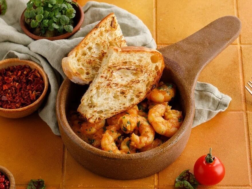 Shrimp with garlic and parsley