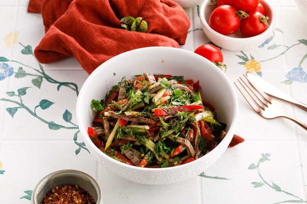 Овощной салат с говядиной