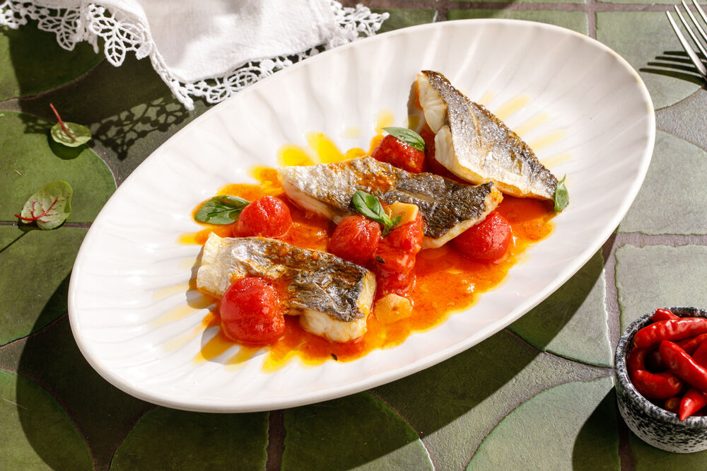 Dorado with cherry tomatoes