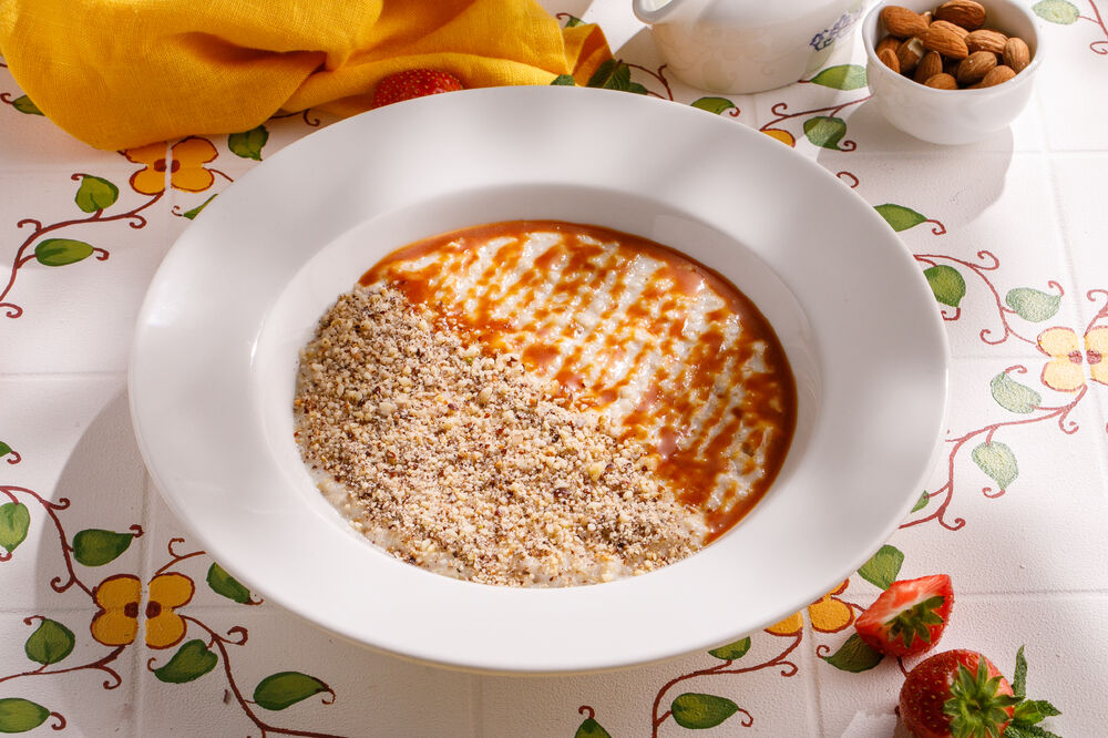 Oatmeal porridge with hazelnuts and salted caramel