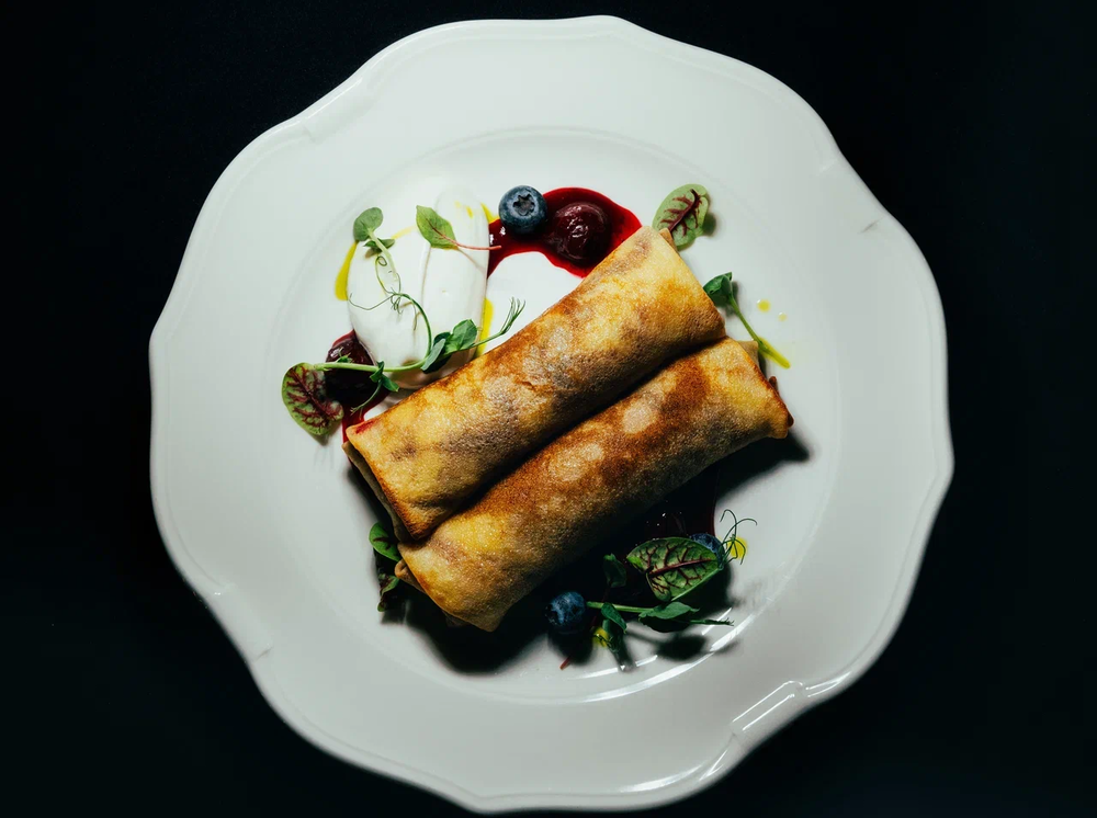 Блины с печенью индейки и соусом из лесных ягод