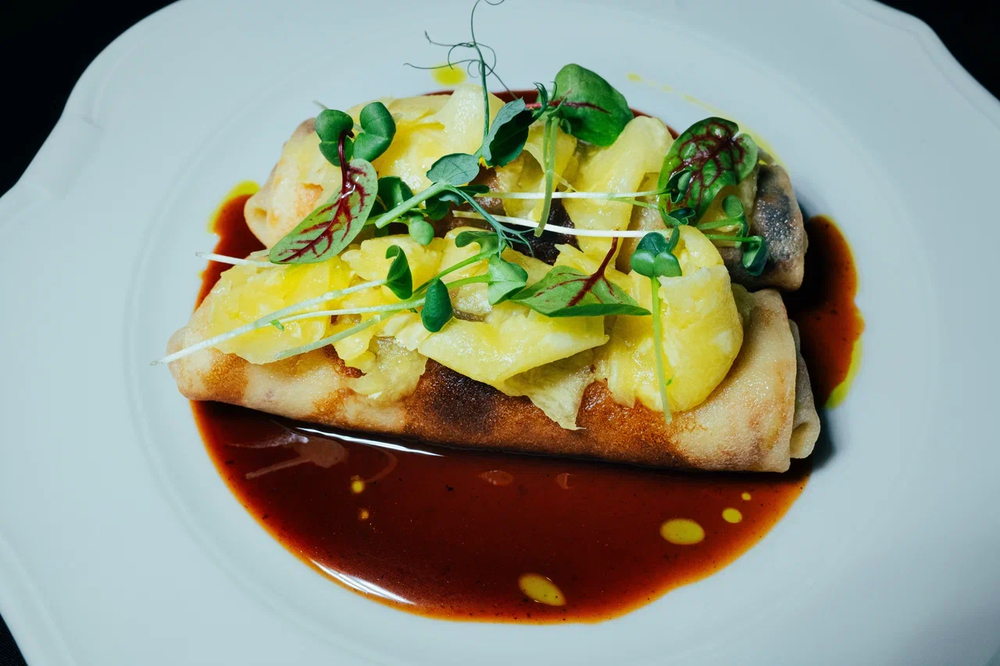 Pancakes with duck and Zhu sauce