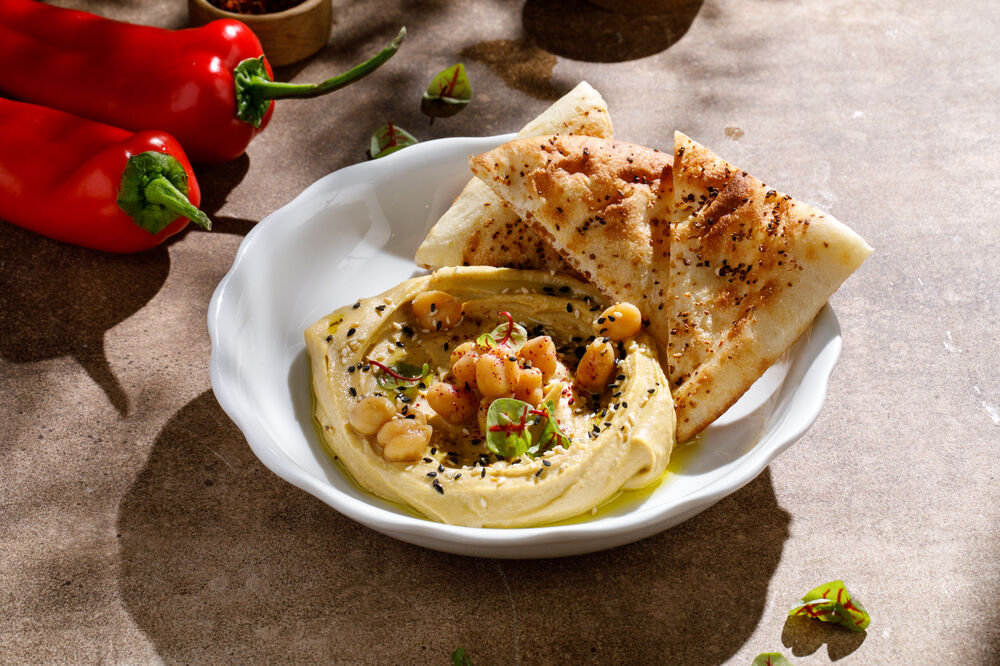 Хумус с пряной лепешкой 