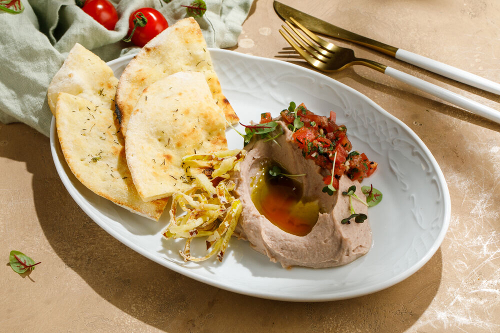 Bean hummus with wheat tortilla
