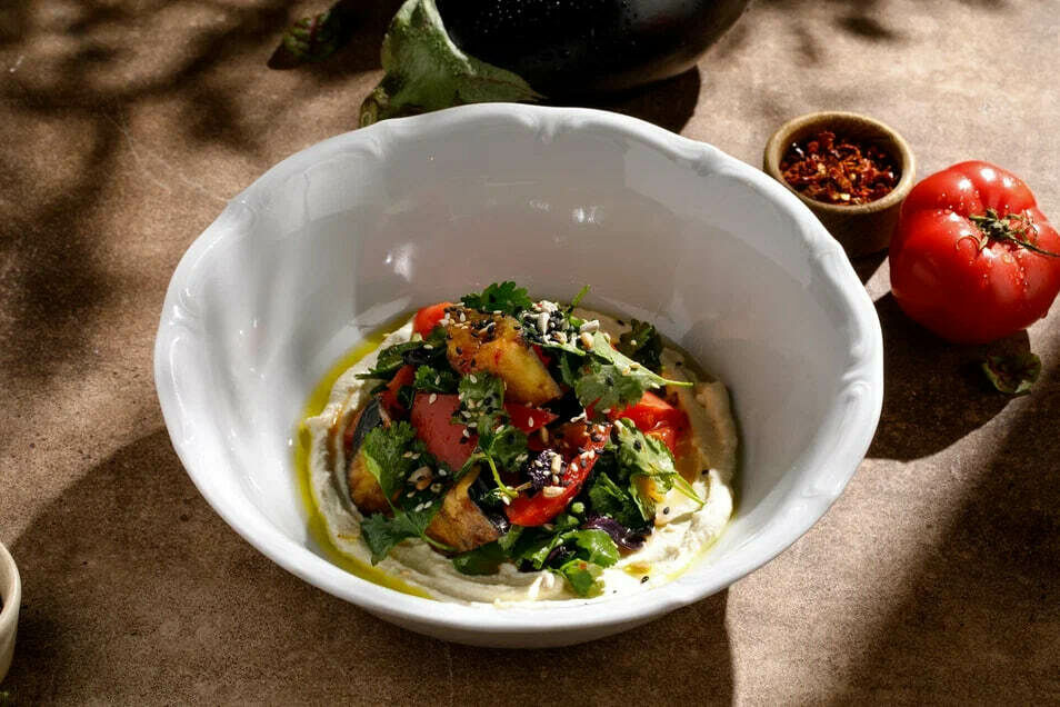 Hummus with baked vegetables