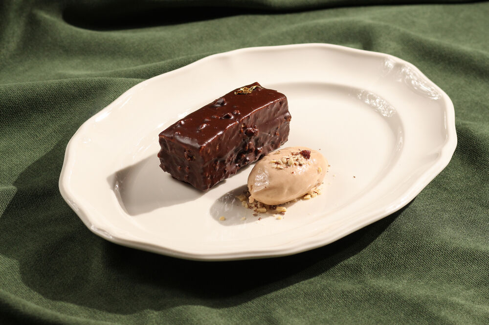 Brownies with passion fruit, hazelnuts and praline ice cream