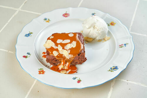 Brownies with caramel and coconut sorbet